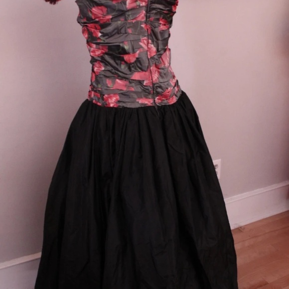1980's does 1950's Robert Doyle Ruched Bodice Evening Gown with Crinoline - Picture 6 of 8